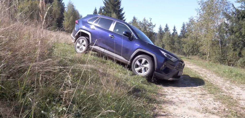 Test: S Toyotou RAV4 AWD sme absolvovali rovnaké disciplíny ako s Hondou CR-V