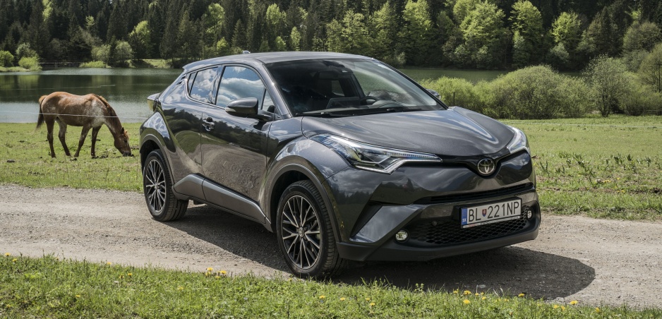 Test: Toyota C-HR má perfektný podvozok, vyskúšali sme hybrid, aj benzín