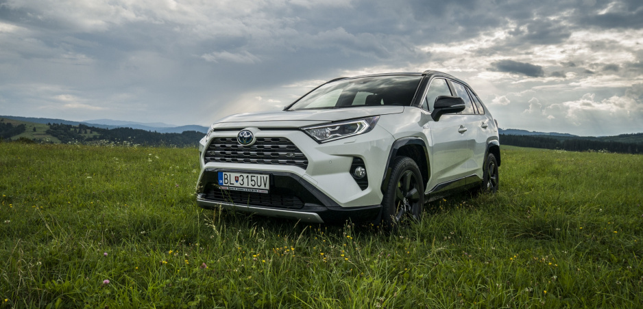 Test: Toyota RAV4 už nemá naftový motor. Dokáže ho hybrid nahradiť?