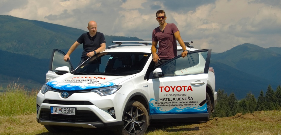 Test: Toyotu Rav4 sme vyskúšali s vodnoslalomárom Matejom Beňušom