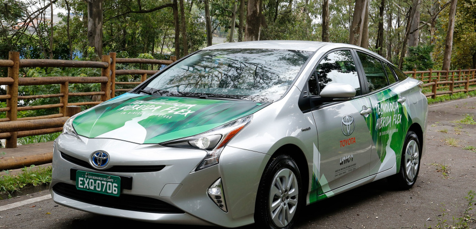 Toyota predstavila prototyp hybridu na etanol