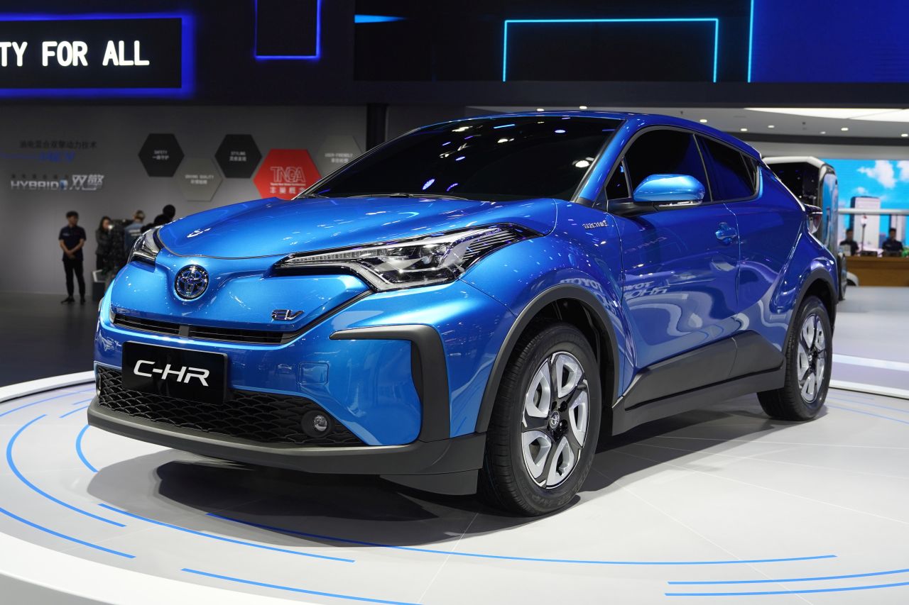 Toyota začína s predajom elektrického crossoveru C-HR. Zatiaľ len v Číne