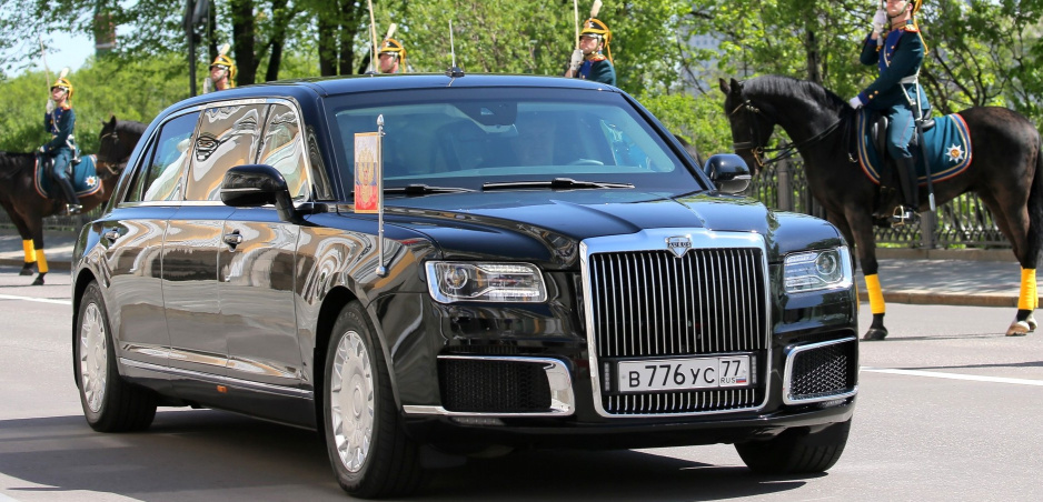 Video: Putin predstavil svoju limuzínu korunnému princovi Abu Dhabi. Ostal ohromený