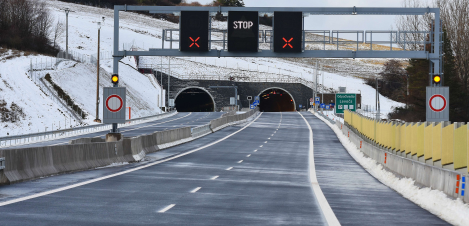 Vodička na českej diaľnici D6 išla v protismere, poslúchla navigáciu