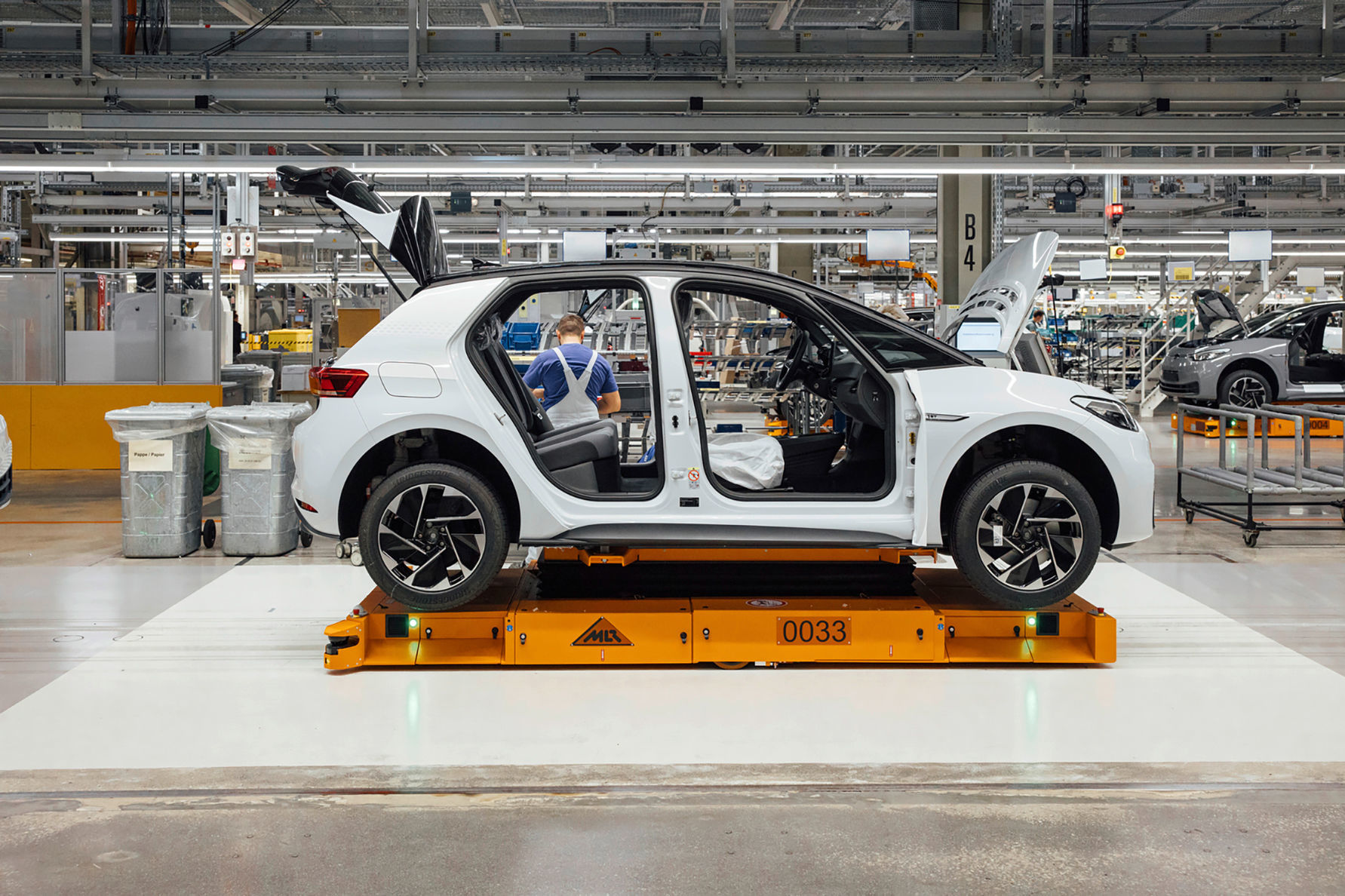 Volkswagen spustil výrobu elektrického SUV ID.4