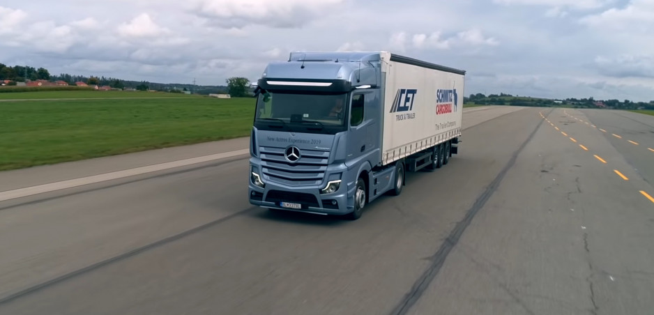 Vyskúšali sme si jazdu v kamióne Mercedes Benz Actros