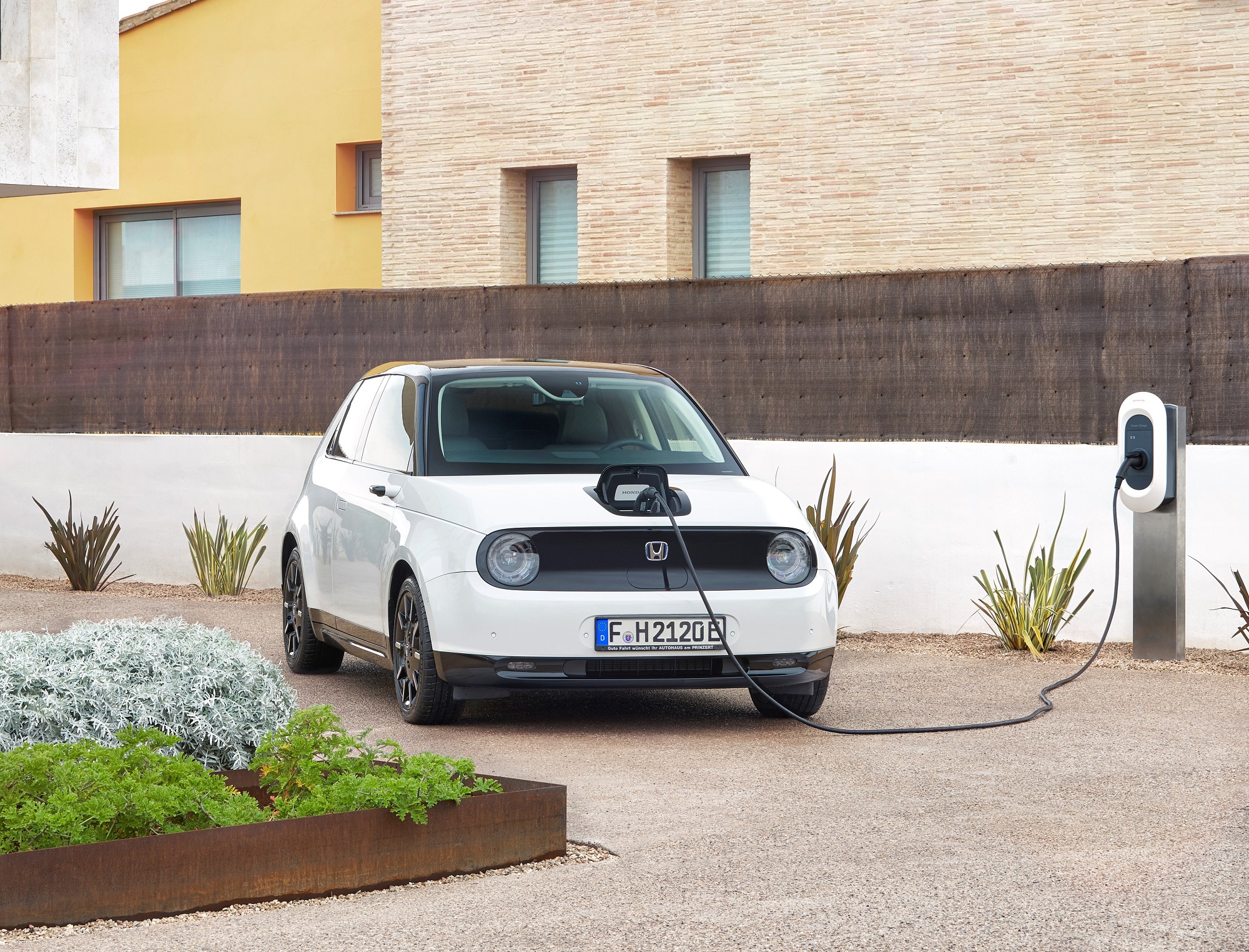 Za akých podmienok sme ochotní kúpiť elektromobil? Prieskum odpovedá jednoznačne