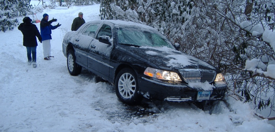 Zapadnutí v snehu? Tieto tipy vám pomôžu rozhýbať vaše auto