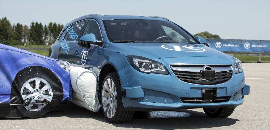 ZF predstavil externý bočný airbag, výrazne zníži závažnosť zranení