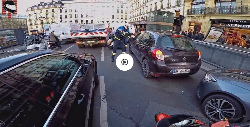 Video: Vodiči ušli z miesta nehody. Dostali instantnú karmu