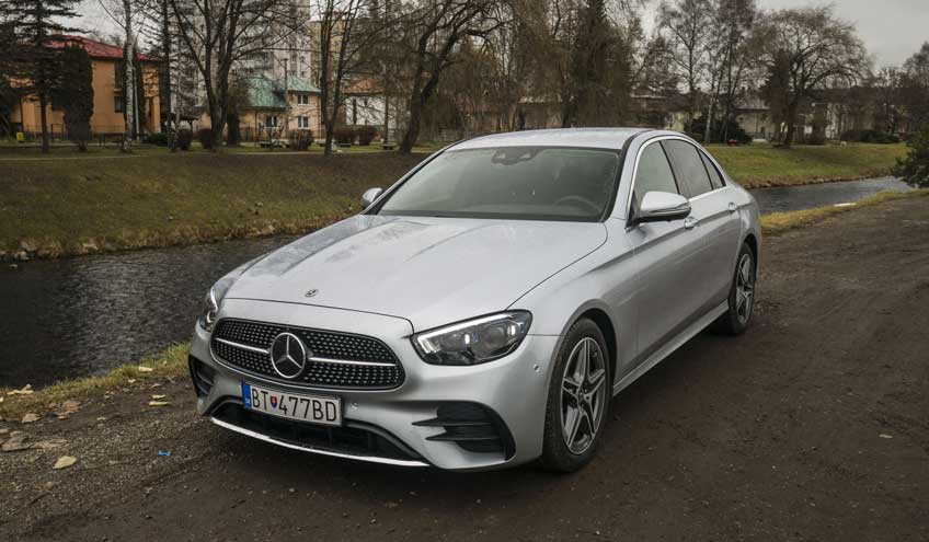 Test: Mercedes E prešiel modernizáciou a dostal kapacitný volant