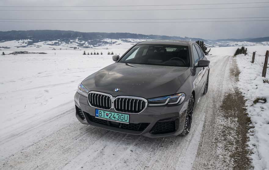 Test: BMW 545e je alternatívou k naftovému šesťvalcu