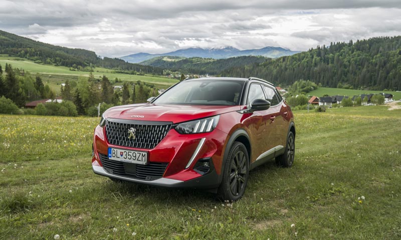 Peugeot 2008 v októbri najpredávanejší, Golf vypadol z TOP 10