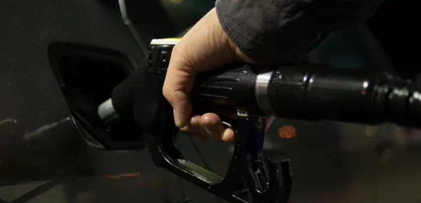 Rozdiely medzi naftou a benzínom. Aké sú?