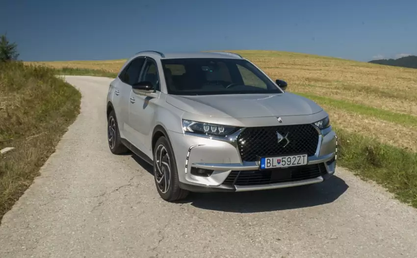 Test: DS 7 Crossback E-Tense kombinuje výborný pohon a luxusnú výbavu