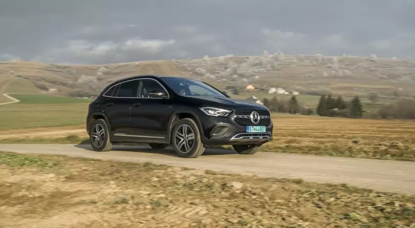 Test Mercedes GLA 250e - časť druhá: Cenové porovnanie s benzínovou verziou GLA 250