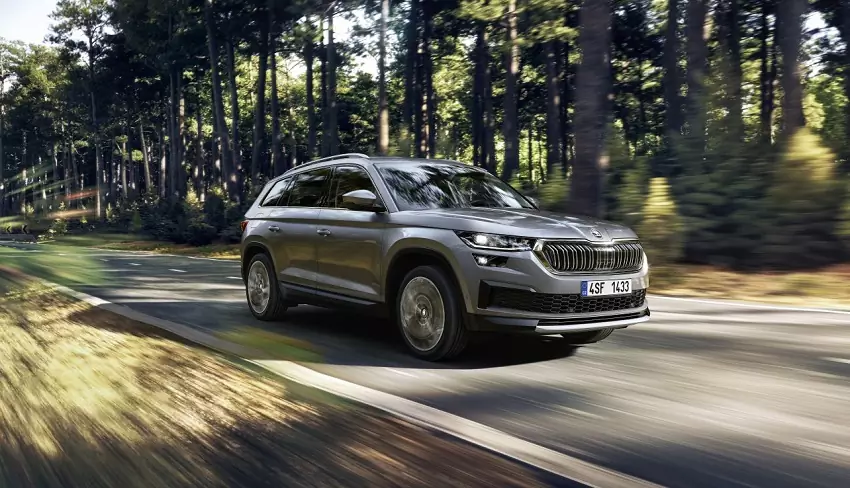 Škoda ukázala modernizovaný Kodiaq. RS dostane výkonný benzínový motor