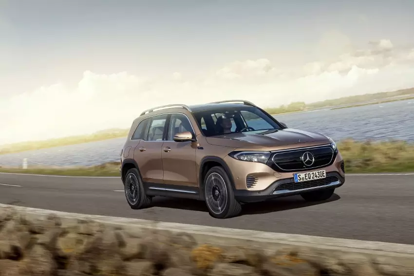 Mercedes predstavil priestranné elektrické SUV EQB