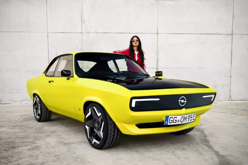 Opel Manta dostal elektromotor a pôvodnú manuálnu prevodovku