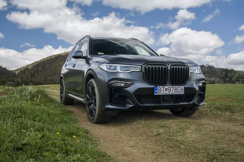 Test BMW X7 Dark Shadow: Viac ako výbavou zaujalo motorizáciou