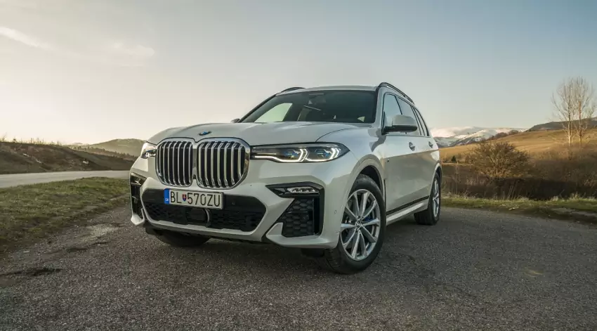 Test BMW X7 30d: Tank na kolesách prekvapil nízkou spotrebou na diaľnici