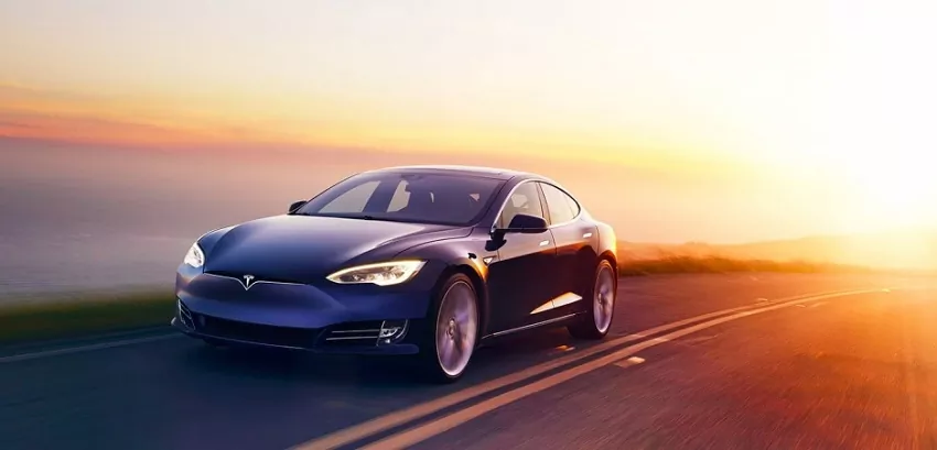 Tesla zaplatí v Nórsku odškodné za úmyselné zníženie kapacity batérie