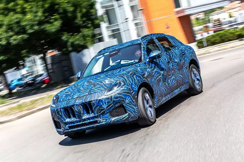 Maserati ukázalo maskované SUV Grecale na fotkách