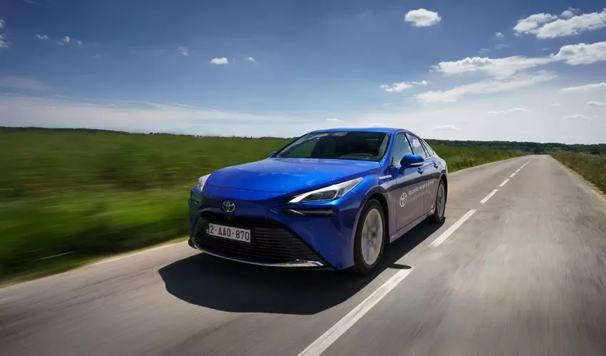 Svetový rekord: Toyota Mirai prešla na jednu nádrž tisíc km