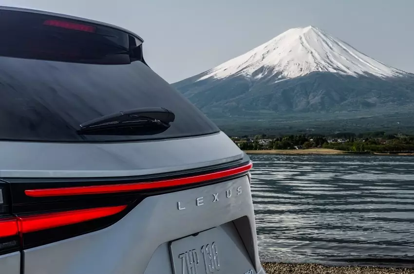 Lexus predstaví novú generáciu SUV NX
