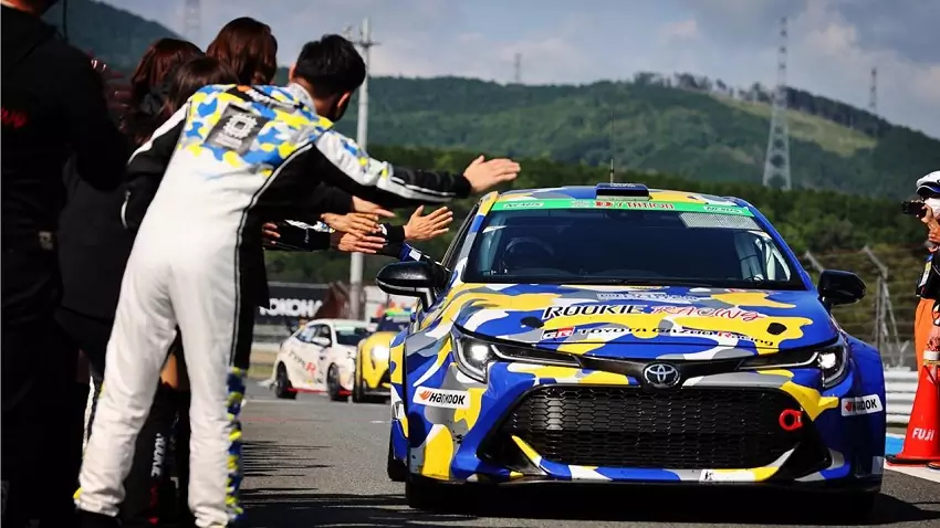Toyota s vodíkovým spaľovacím motorom absolvovala 24-hodinové preteky