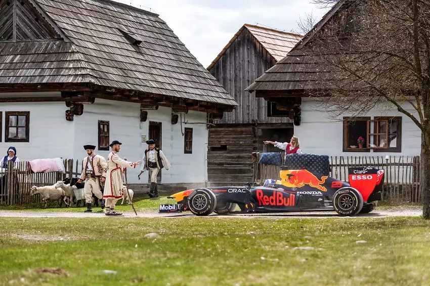 Red Bull ukazuje v novom videu aj krásy Slovenska
