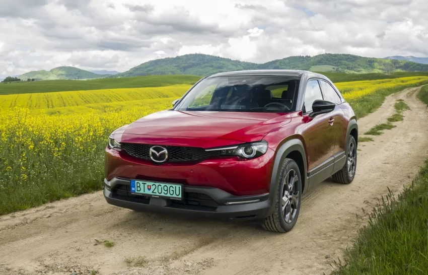 Test: Mazda MX-30 je pekný elektromobil s úmyselne nízkym dojazdom