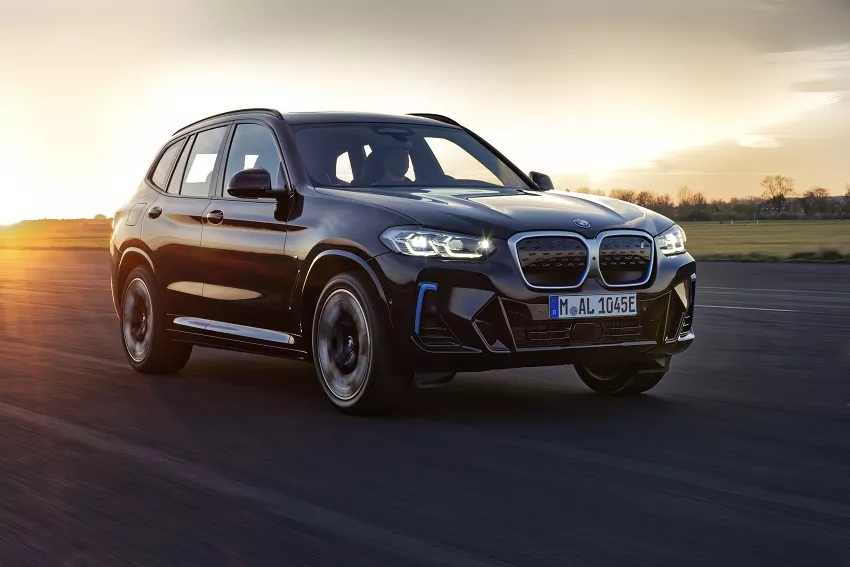 BMW modernizovalo elektrické SUV iX3 už po roku