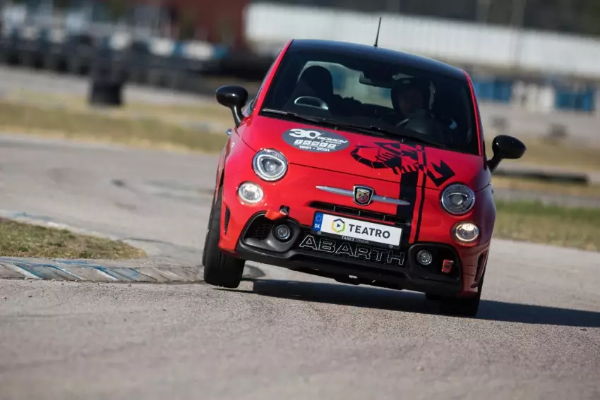 Pozrite si galériu z Abarth Cupu na Euroringu