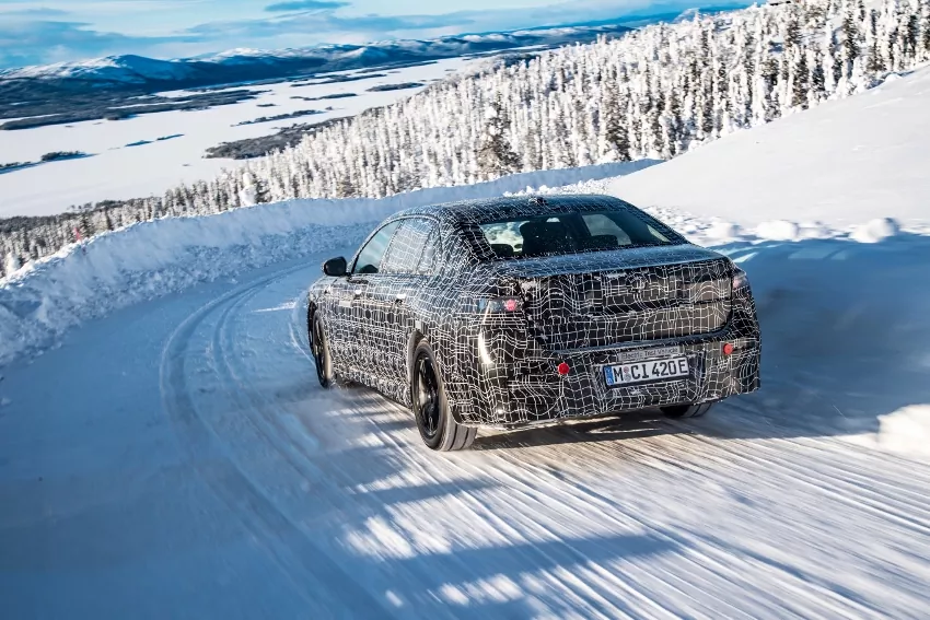 Luxusné a elektrické BMW i7 sa ukázalo pri polárnom kruhu