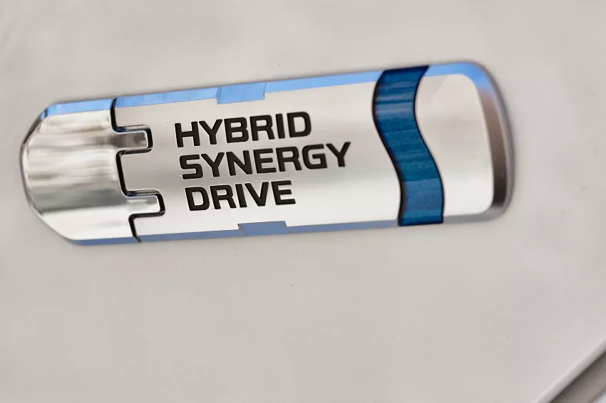 Toyota: Prvú batériu s pevným elektrolytom dostane hybrid
