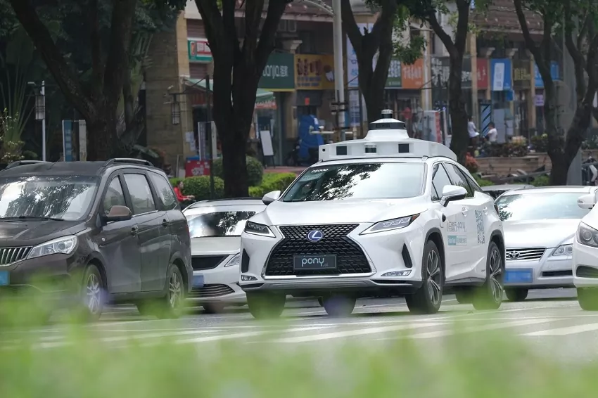 Autonómne taxíky v Číne idú do ostrej prevádzky