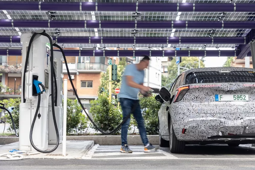 Elektromobily sú výrazne menej spoľahlivé ako tradičné autá, ukázal prieskum