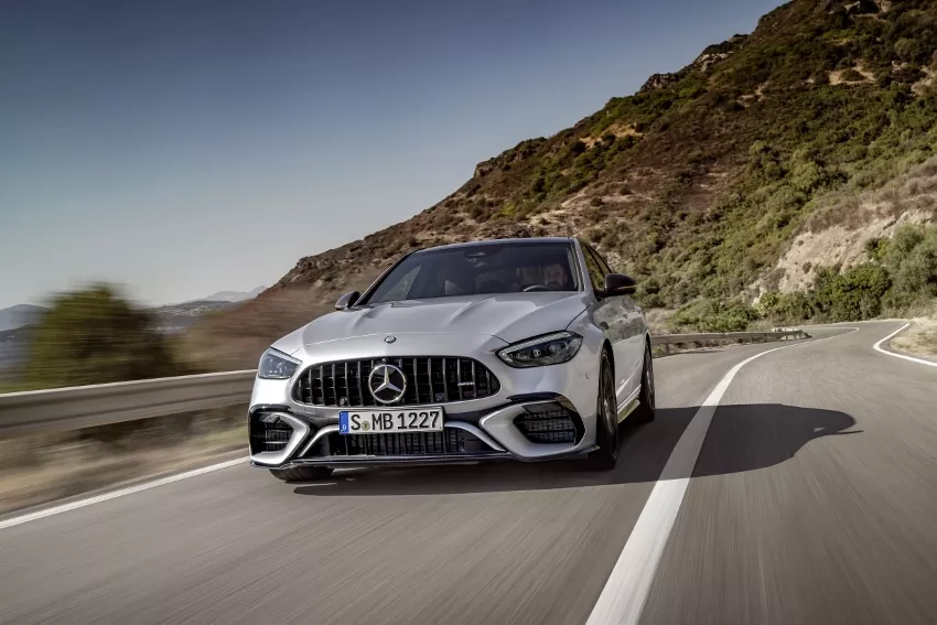 Mercedes-AMG C 63 S E Performance je plug in hybrid s elektrickým turbom