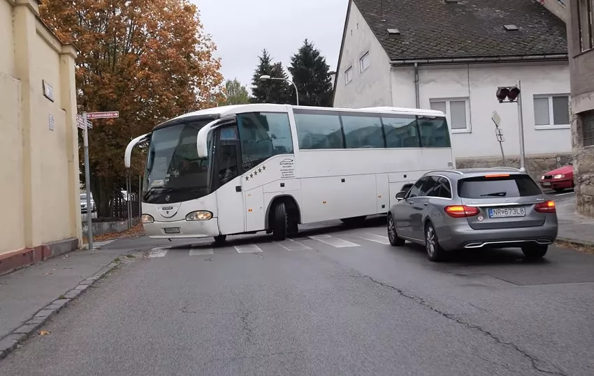 Autoškola: Scania v úzkej Bystrici