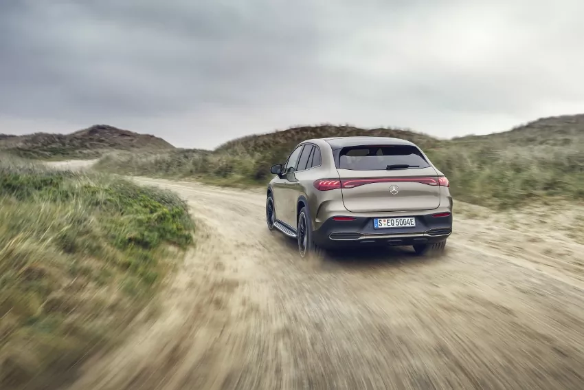 Elektrický Mercedes EQE SUV ponúkne výkon nad 500 kW