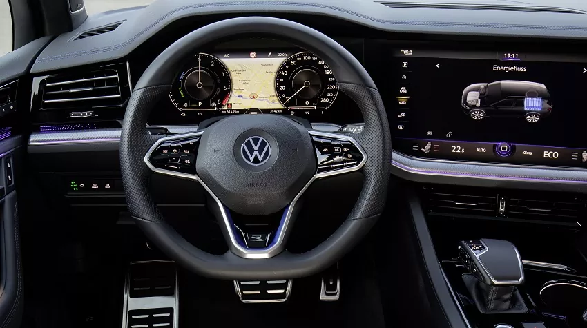 Volkswagen vypočul zákazníkov, vracia klasické tlačidlá na volant
