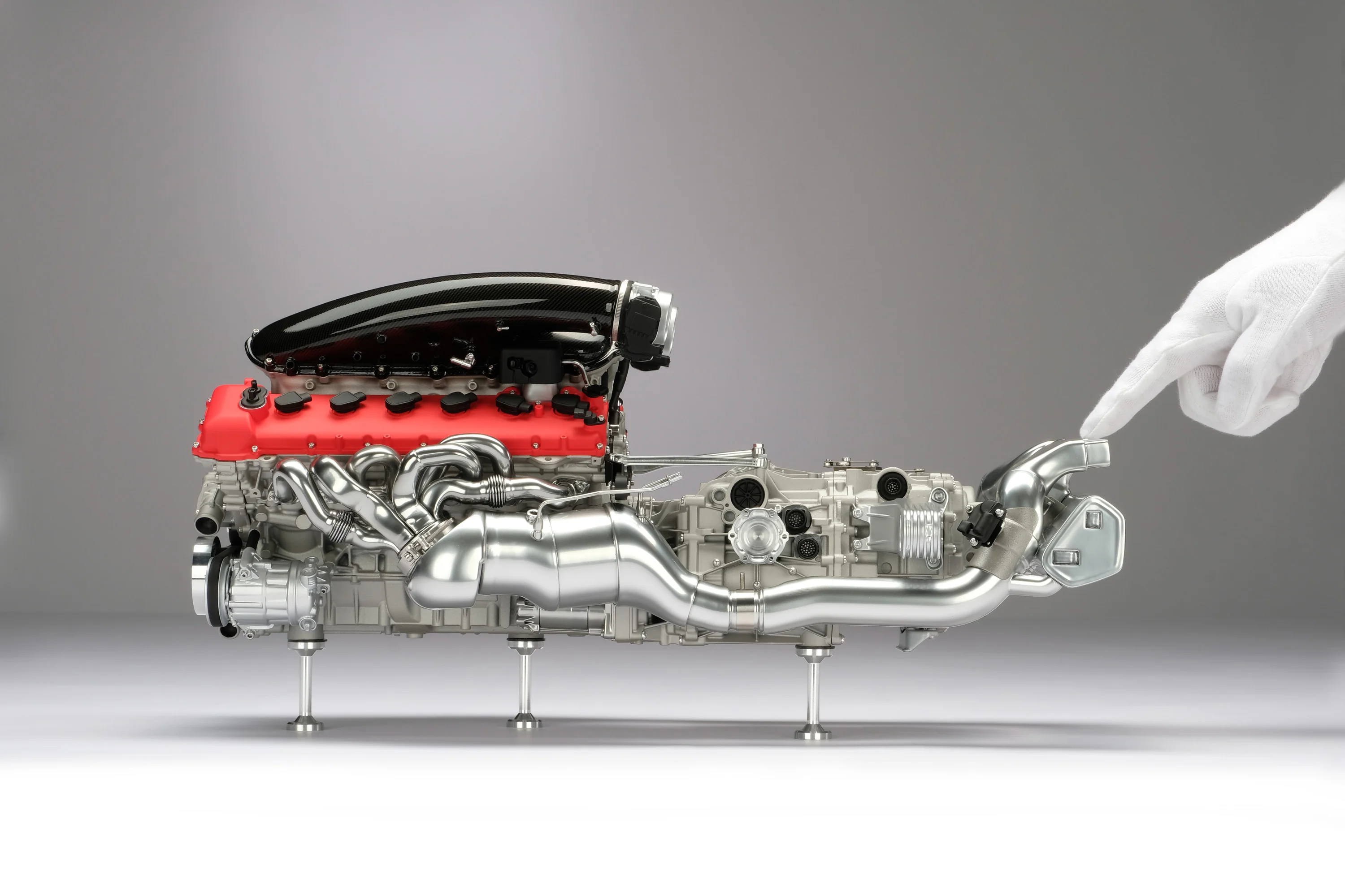 Zmenšený model motora z Ferrari Daytona má cenu malého auta