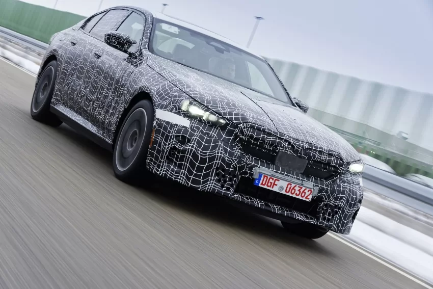 BMW i5 má za sebou zimné testy zamerané na dojazd