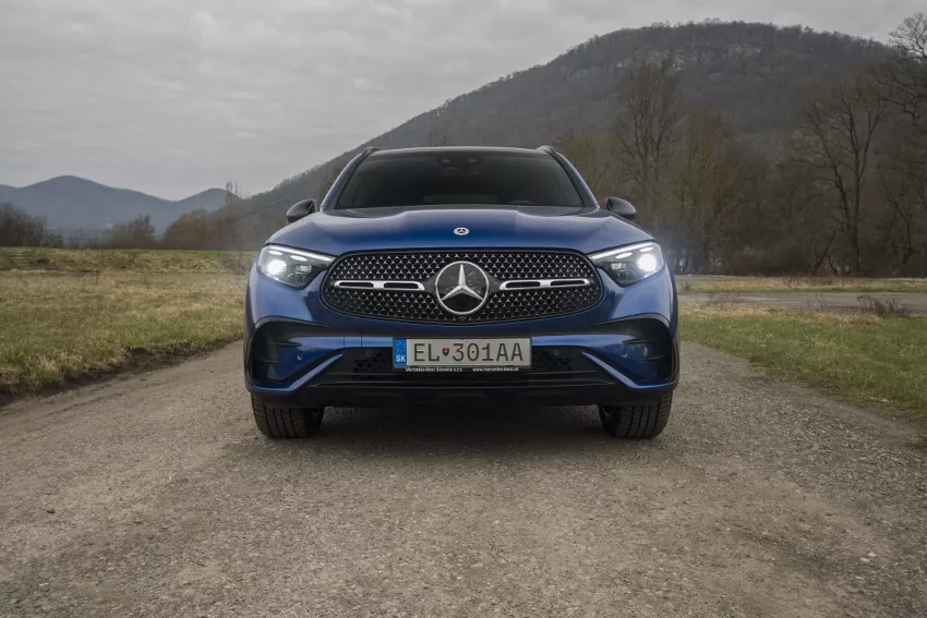 Test: Mercedes GLC 300de posúva schopnosti plug in hybridu