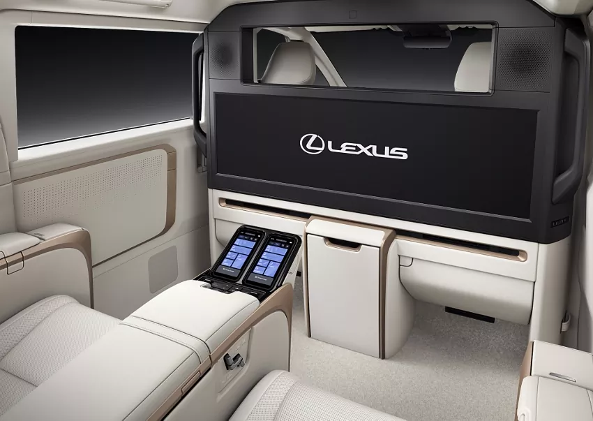Lexus LM (15)