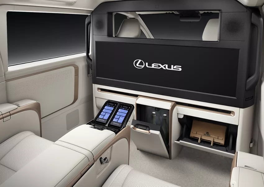 Lexus LM (16)