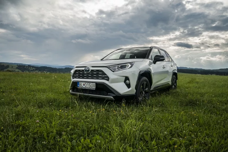 Najpredávanejším autom roka 2022 bola Toyota RAV4