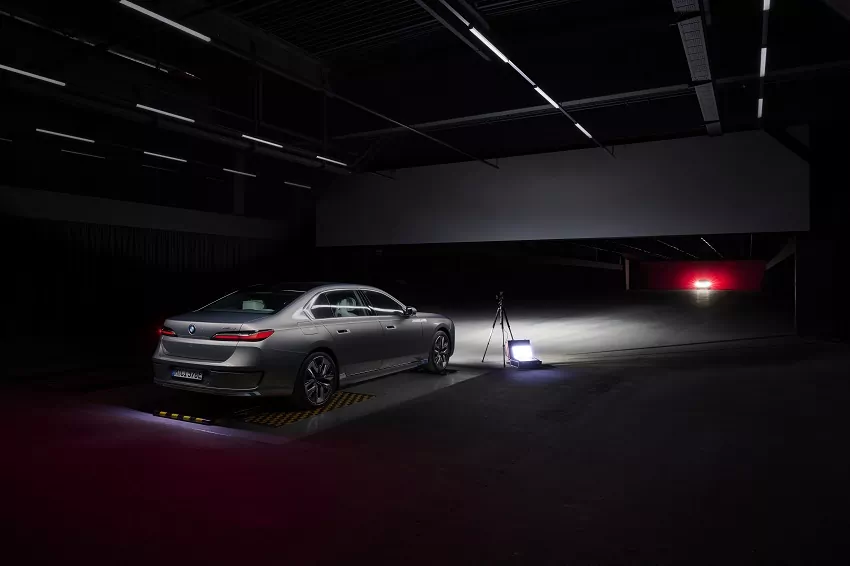 BMW sprevádzkovalo svetelný tunel