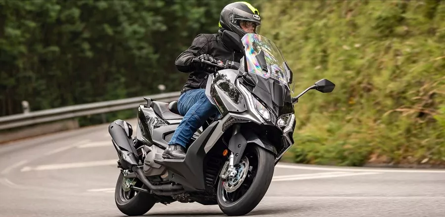 Test: KYMCO AK550 PREMIUM a KYMCO CV3 550